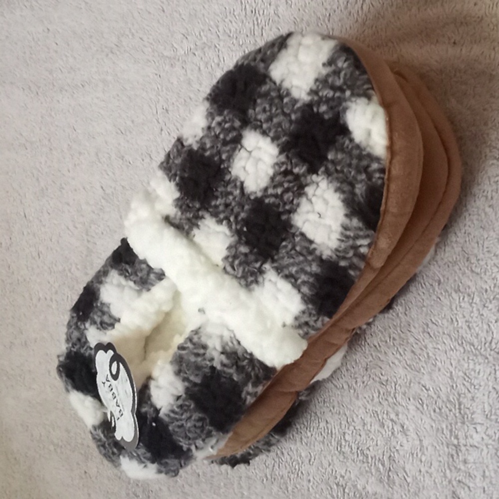 NWT Fuzzy Babba Faux Fur Slipper Socks